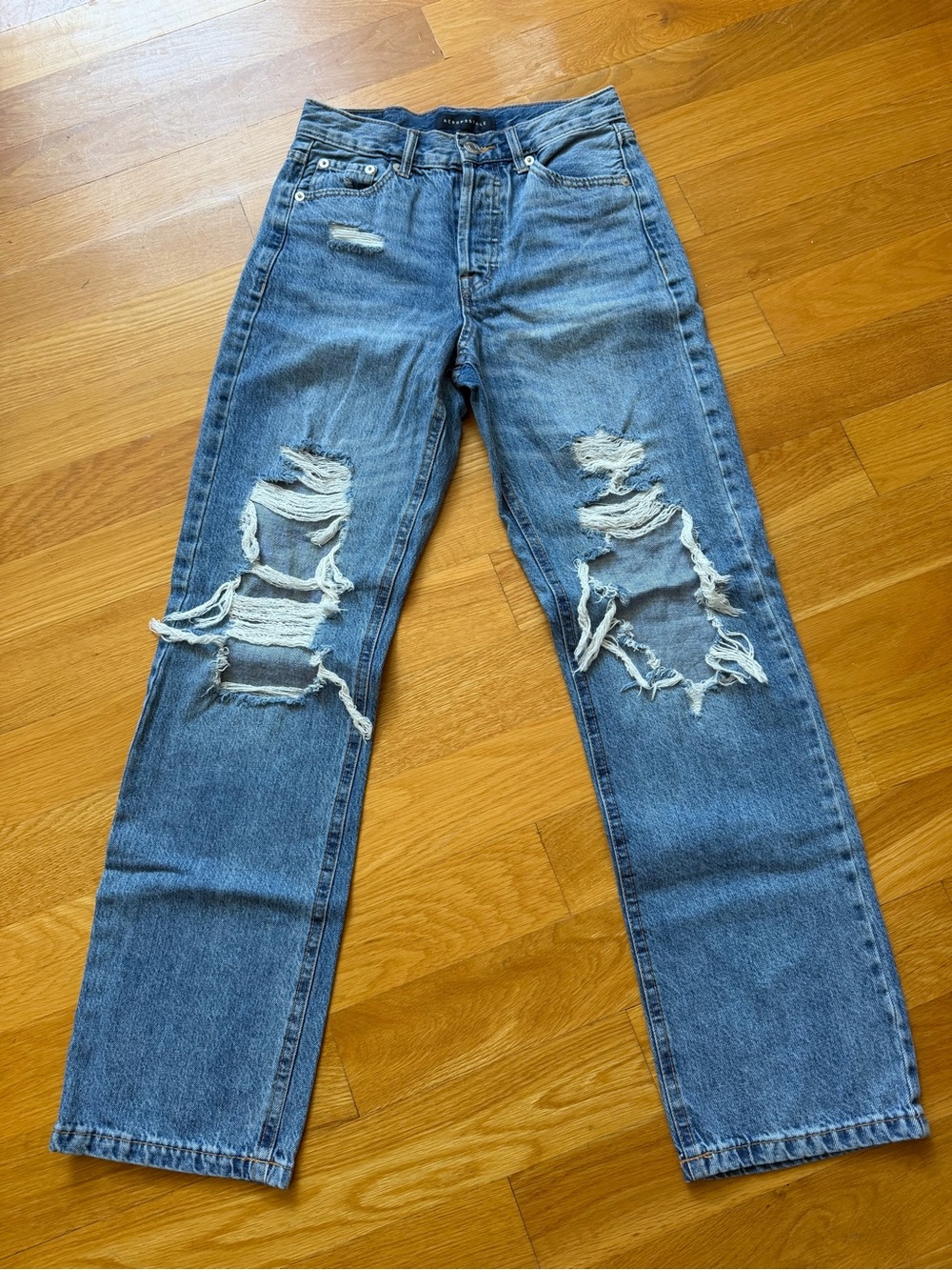 Aeropostale Women's Medium Blue Ripped Straight-Leg Jeans